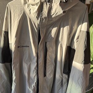 Columbia Men's Two-Tone Gray Raincoat